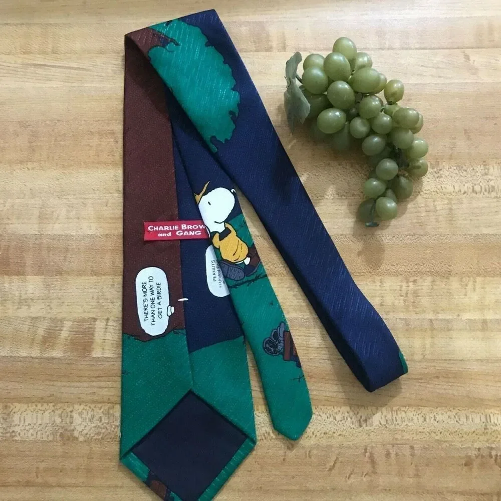 #1048 Cartoon SNOOPY CHARLIE BROWN and gang necktie 56 X 4
